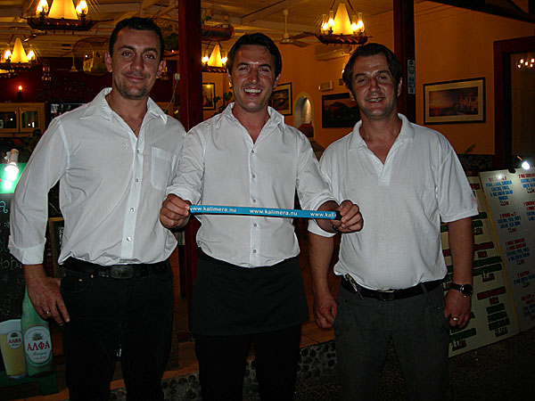 Dimitri, Nico och Andreas på Perigali Taverna.. Santorini.