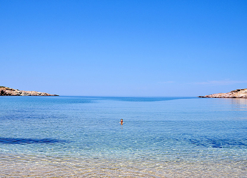 Stranden i Ateni på Andros ligger på norra Andros och besöks av få turister. Ingen taverna.