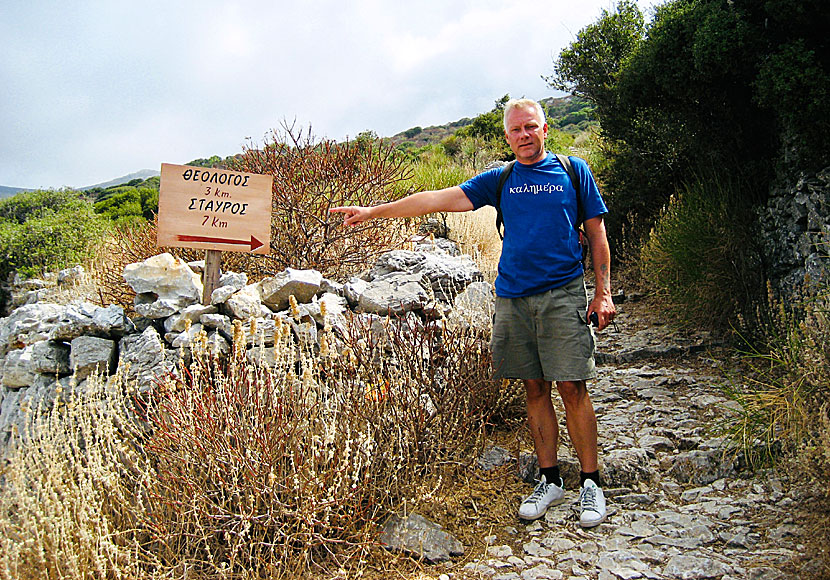 Sväng höger i Langada för att komma till Agios Theologos monastery.