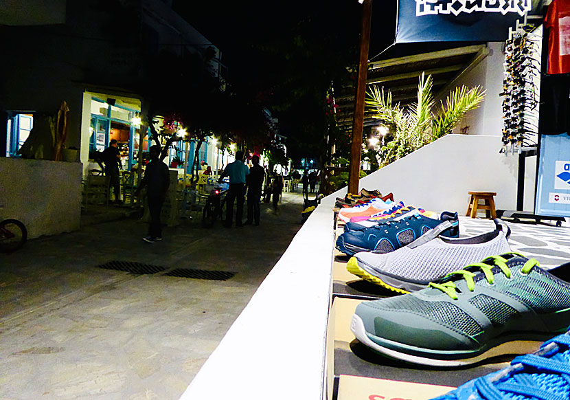 Om du gillar shopping så hittar du många affärer i Chora på Antiparos.