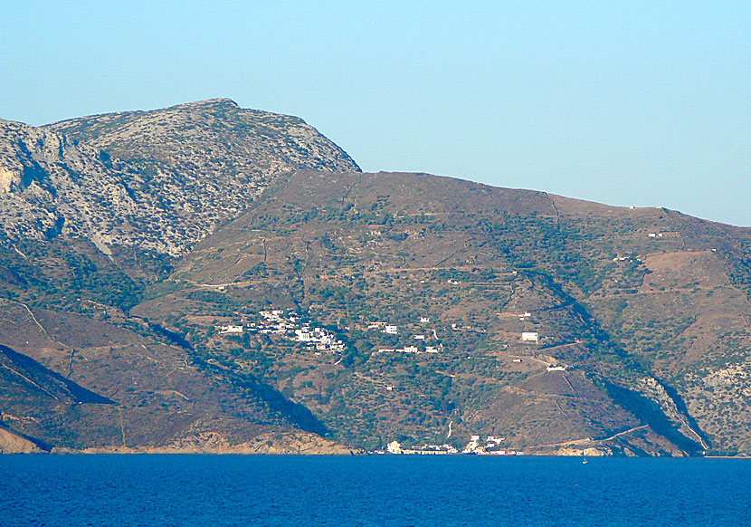 Byn Chrysomilia på norra Fourni sett från havet.