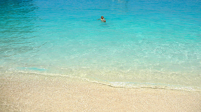 Sola och bada på Shipwreck beach.  Zakynthos.
