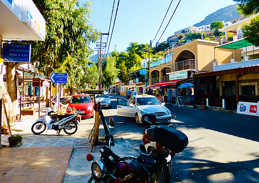 Tavernor, restauranger, affärer och Supermarkets i Massouri på Kalymnos.