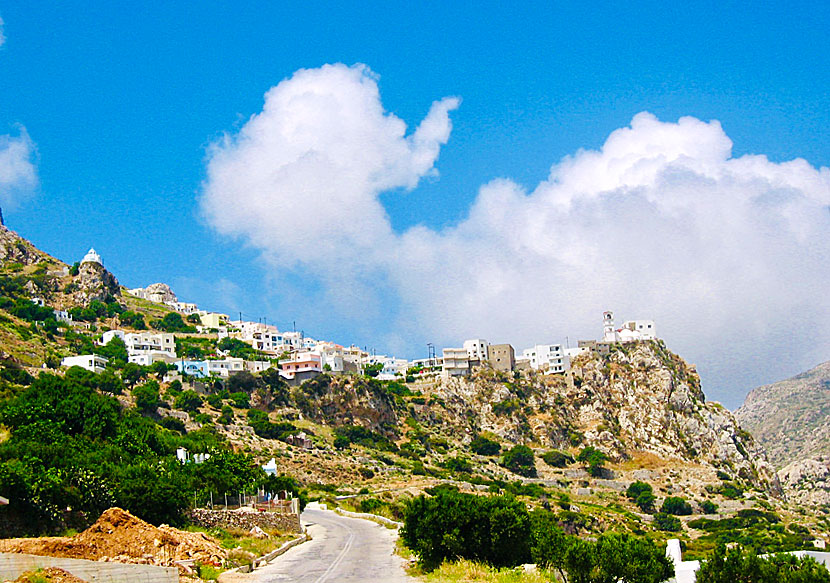 Den fina bergsbyn Menetes ligger på Karpathos sju kilometer väster om Pigadia.