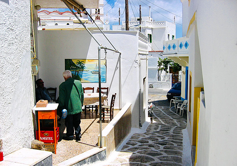 Kaféer och tavernor i byn Menetes på Karpathos.