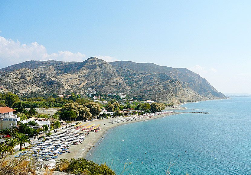 Byn och stranden i Agia Galini på södra Kreta.