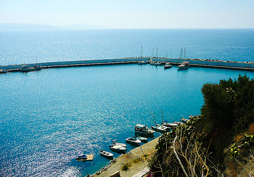 Hamnen i Agia Galini på Kreta är en populär natthamn för seglare. 