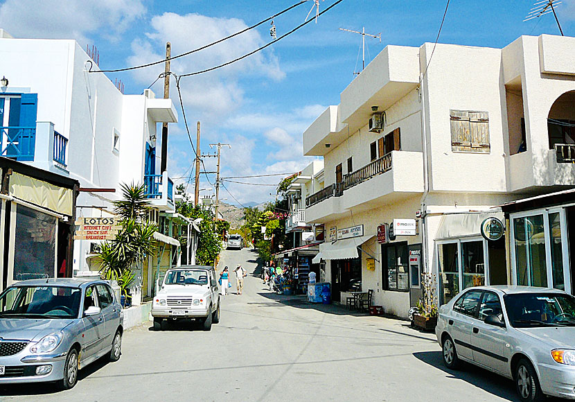 Affärer och bankomat i Sougia på södra Kreta.