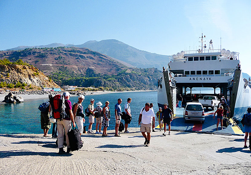 Från hamnen i Sougia går det färja till Paleochora, Agia Roumeli, Loutro och Chora Sfakion på Kretas sydkust.