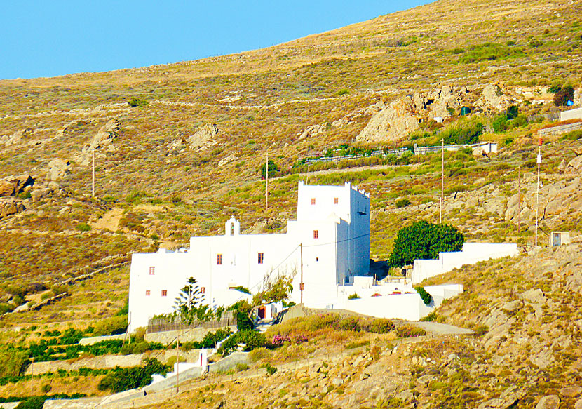 Nunneklostret Agios Ioannis Chryssostomos Monastery ovanför Naxos stad.
