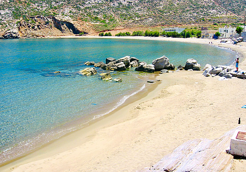 Den långa stranden i Apollonas på ön Naxos i Kykladerna.