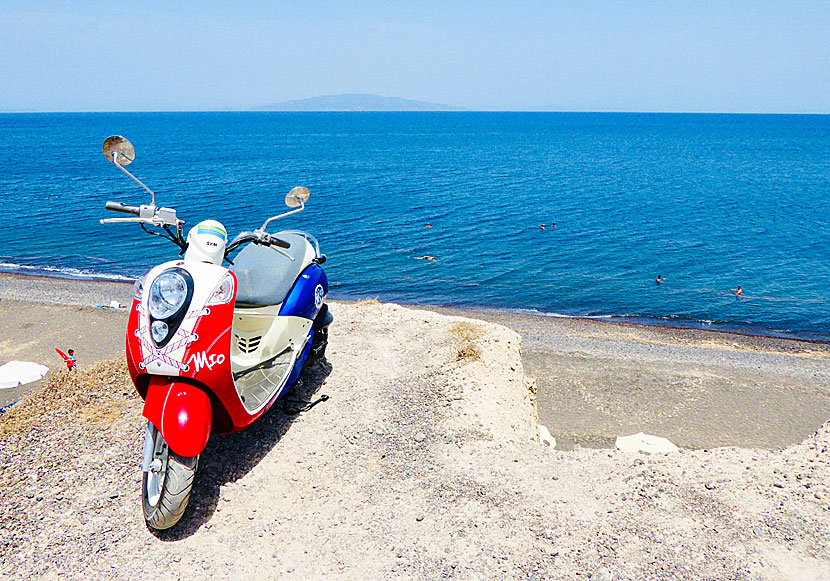 Köra moped, bil och fyrhjuling till stränderna på Santorini.