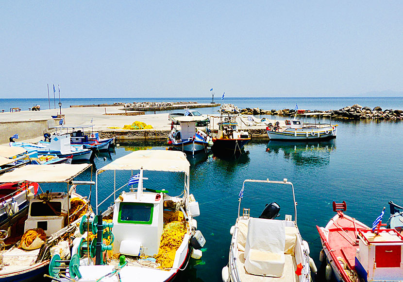 Fiskhamnen i Monolithos på Santorini.