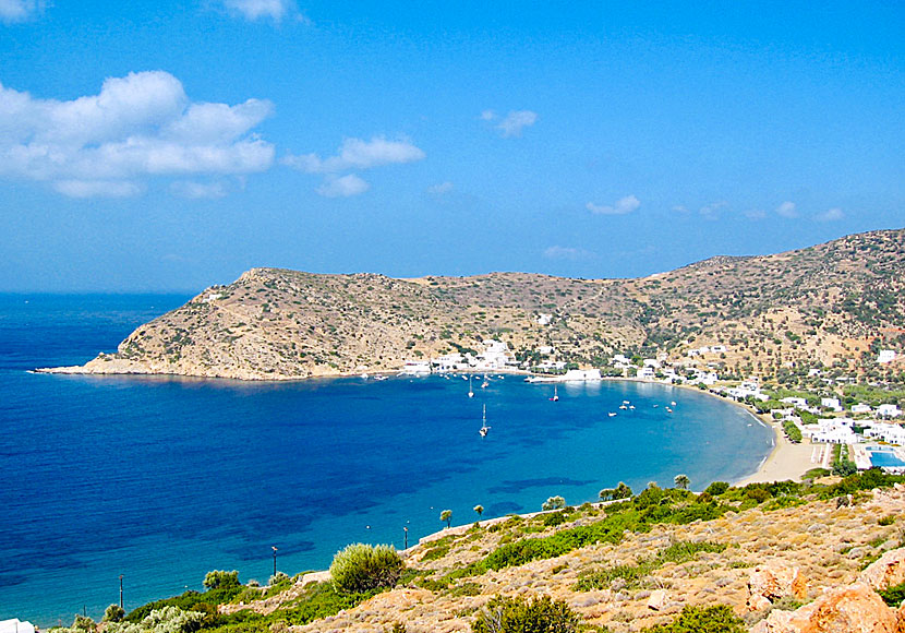 Missa inte byn och stranden Vathy när du reser till Sifnos i Kykladerna.