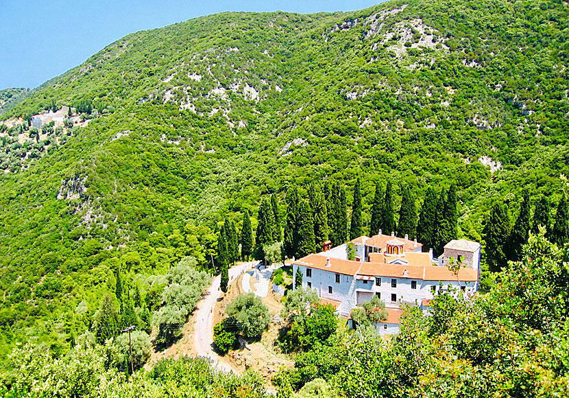 Klostret Sotiras Metamorphosis Monastery på Skopelos i Sporaderna.