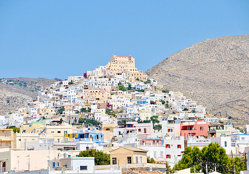 Den katolska katedralen Agios Georgios ligger högst upp i Ano Syros.