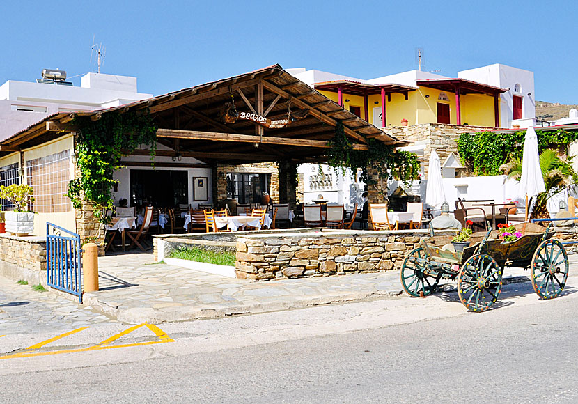 Tavernor och restauranger i Kionia nära Tinos stad.