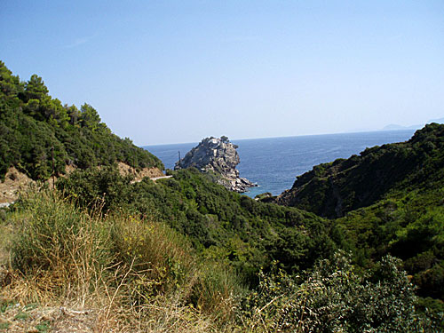 På väg till Agios Ionassis sto Kastri och den berömda Mamma Mia kyrkan på toppen av klippan.