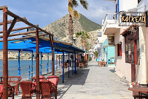 Strandpromenaden i Mirtos på Kreta.