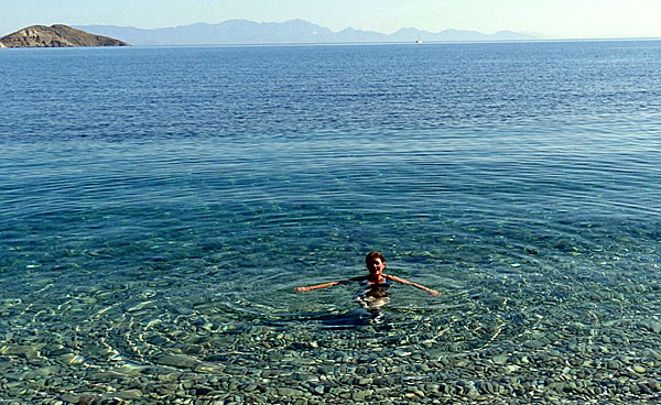 Bada vid Livadia beach på Tilos.