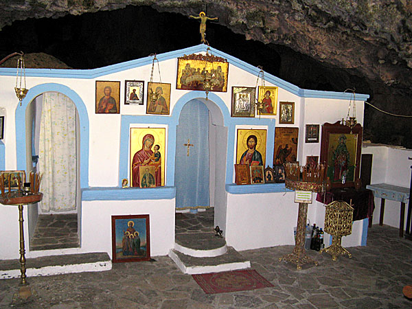 Kythera. Det lilla kapellet vid ingången till Agia Sophia-grottan.