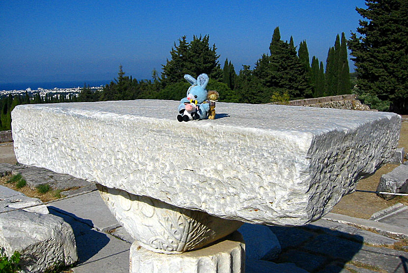 Tempel och kapitäler i Asklepion på Kos i Grekland. 