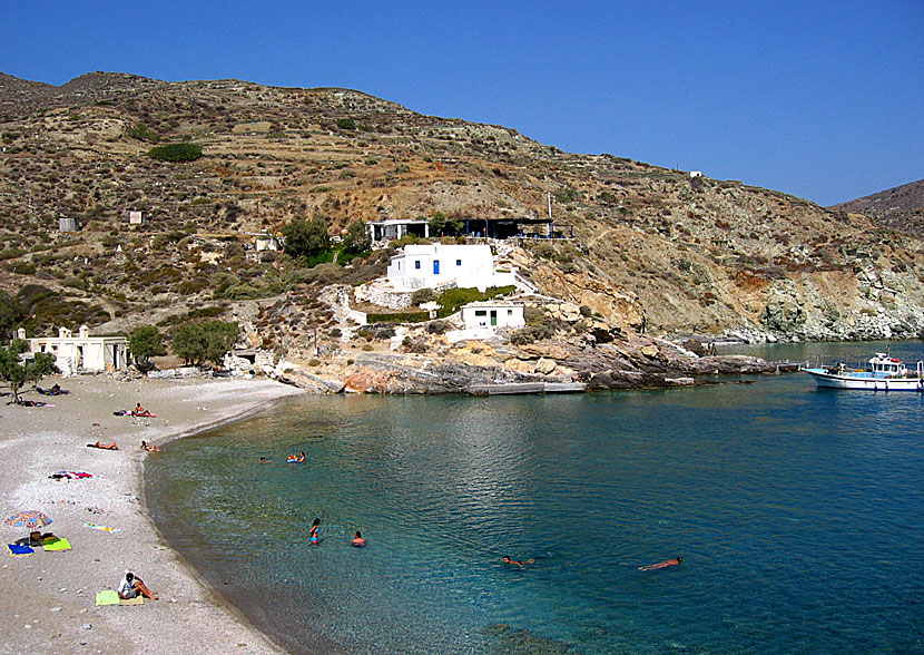Folegandros bästa stränder. Agios Nikolaos beach.