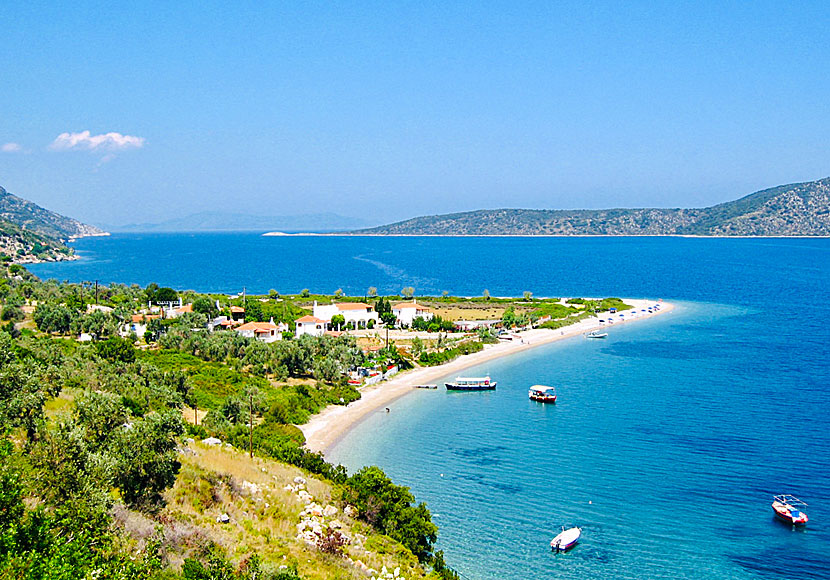 Vy över Agios Dimitrios beach på Alonissos i Sporaderna.