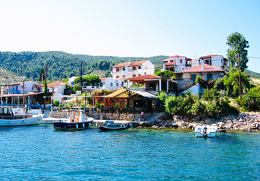 Missa inte Steni Vala på Alonissos när du besöker Agios Dimtrios beach. 