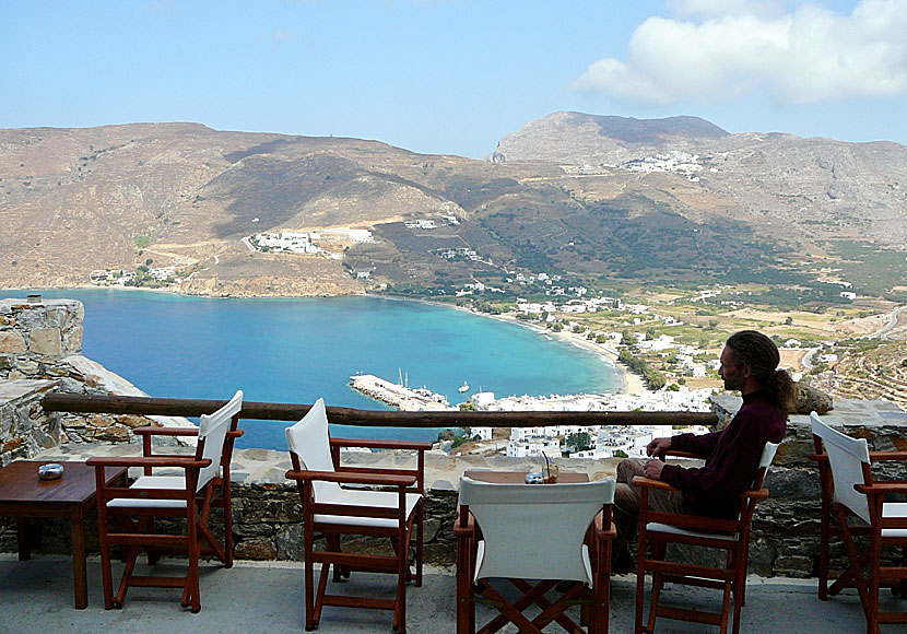 Utsikt över Egiali från ett kafé i Potamos på Amorgos.
