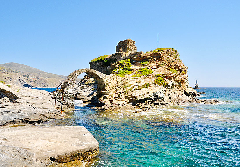 Chora slutat vid ruinerna av Andros Kastro, även kallad Kato Kastro.