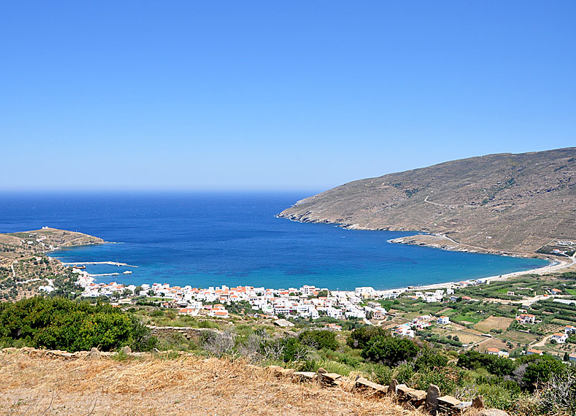 Ormos Korthi på Andros är en fin by vid kusten och där finns en fin strand.