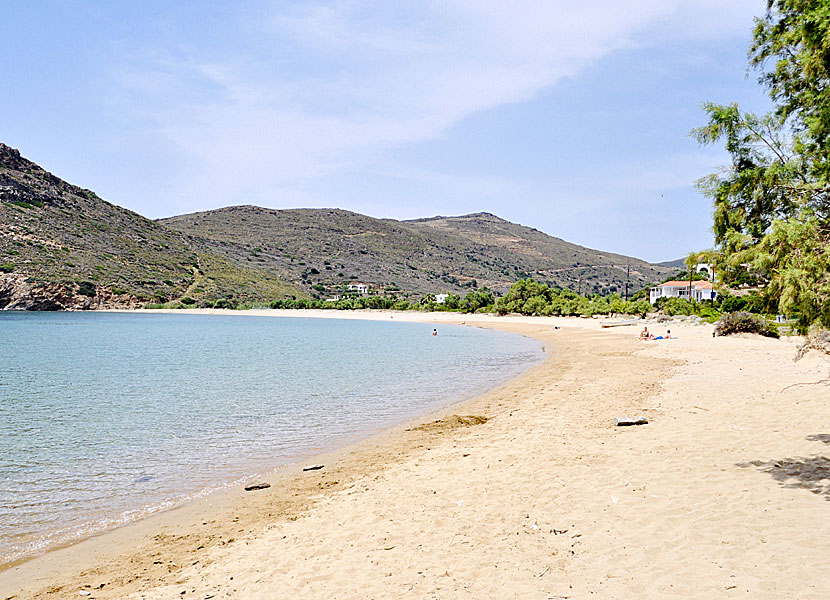 Fellos beach nära hamnen i Gavrio på Andros.