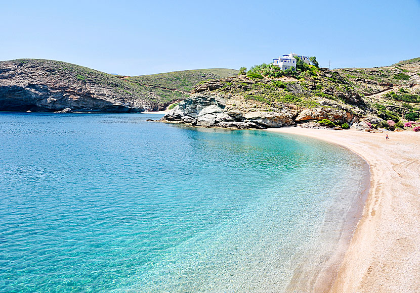 Missa inte Vitali beach när du är på nordöstra Andros i Grekland.