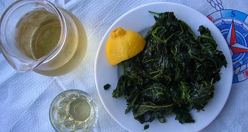 Boiled greens spinach. Kokta bladgrönsaker. Chorta .