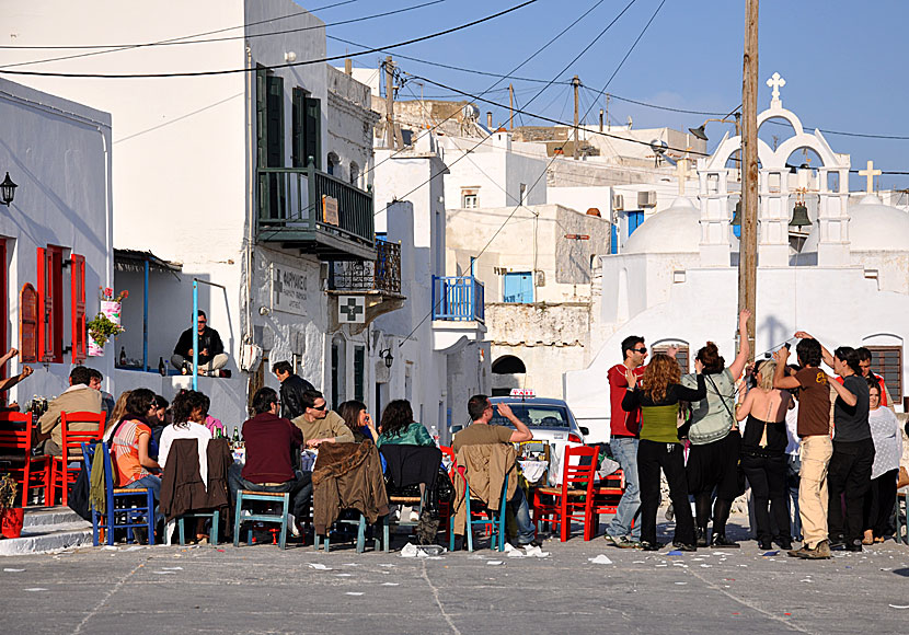 Livet är en fest med Nationalteatern som firar påsk i Chora på Amorgos.