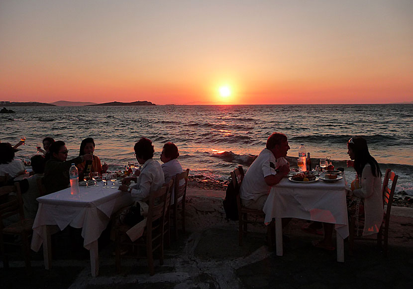Solnedgången i Chora på Mykonos i Grekland.