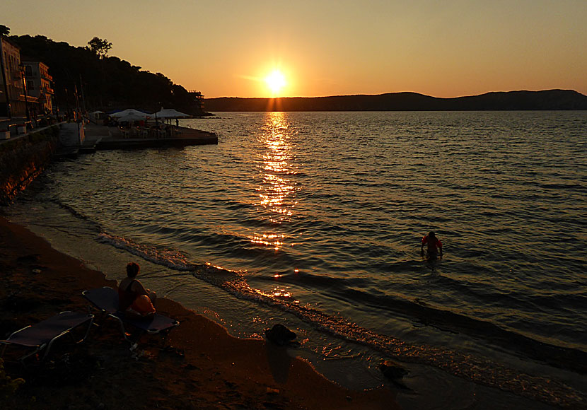 Solnedgången i Pylos på Peloponnesos i Grekland.
