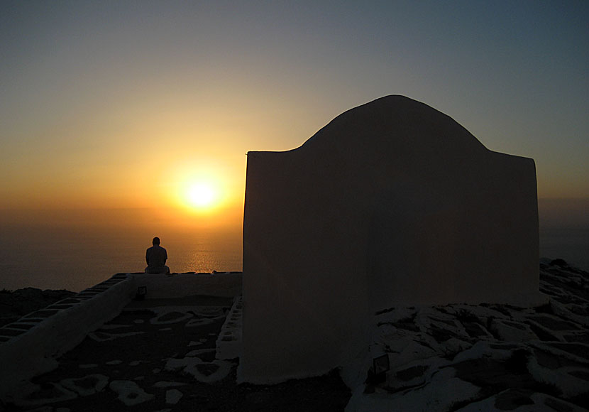 Solnedgången i Chora på Sikinos i Grekland.