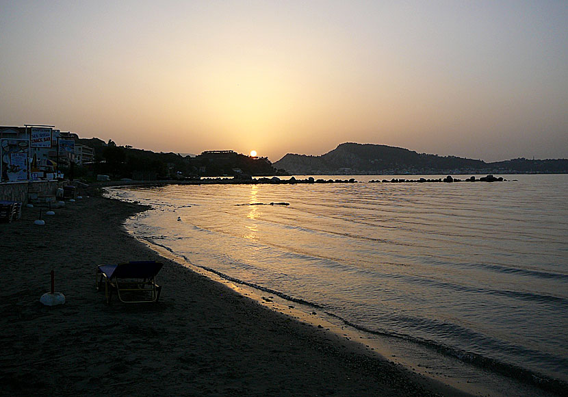 Solnedgången i Argassi på Zakynthos i Grekland.