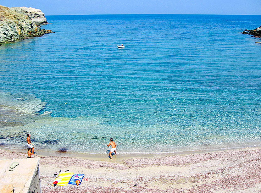 Agios Georgios beach på Folegandros i Grekland.