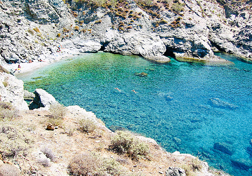 Nudiststranden Ambeli beach på Folegandros i Kykladerna.