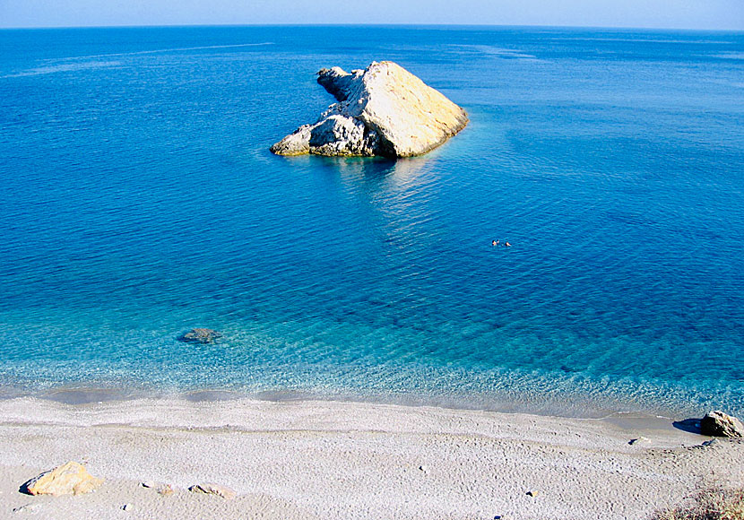 Den lilla ön Makri Katergo på Folegandros går utmärkt att simma till och är perfekt om du tycker om att snorkla. 