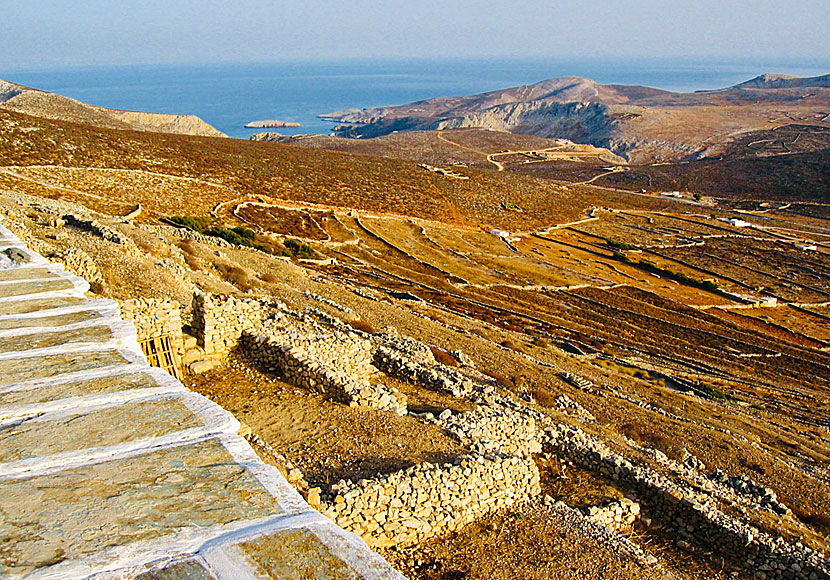 Folegandros är en karg ö men bjuder ändå på mycket vackra vandringar. 