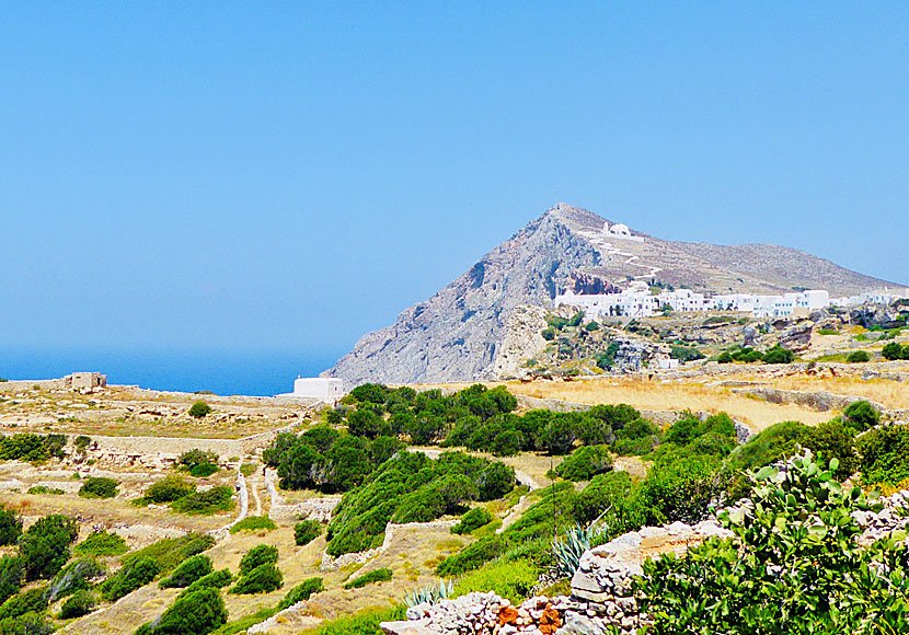 Vandra till vackra Chora och Kastro på ön Folegandros i ögruppen Kykladerna.