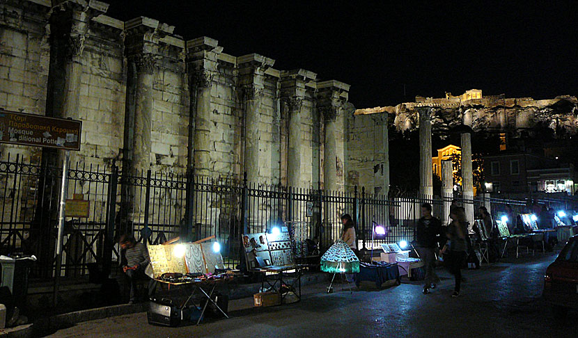 Akropolis i Aten på kvällen. 