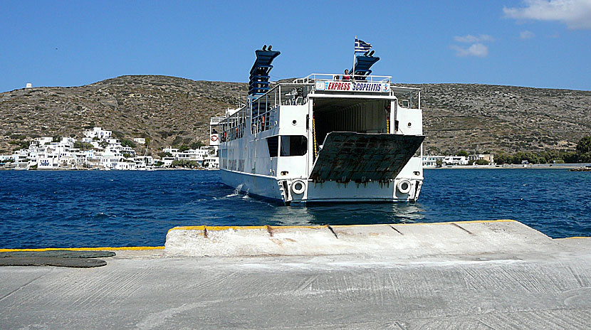 Express Skopelitis lämnar oväntat hamnen i Katapola på Amorgos.