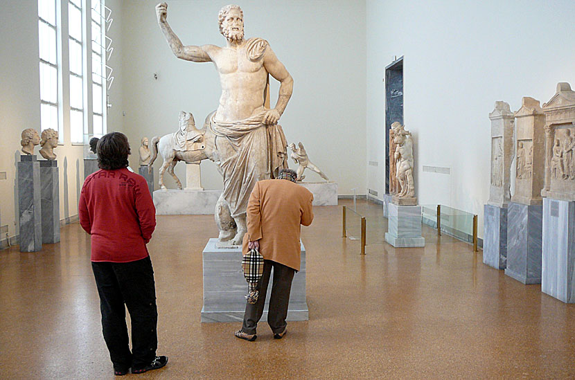Statyer på Nationalmuseum i Aten. 