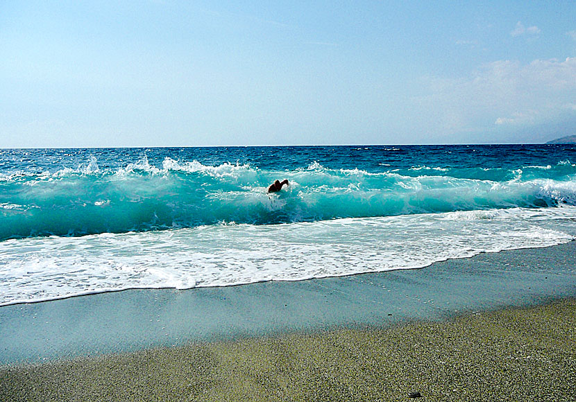 Sola, bada och surfa i Tripopetra på södra Kreta.