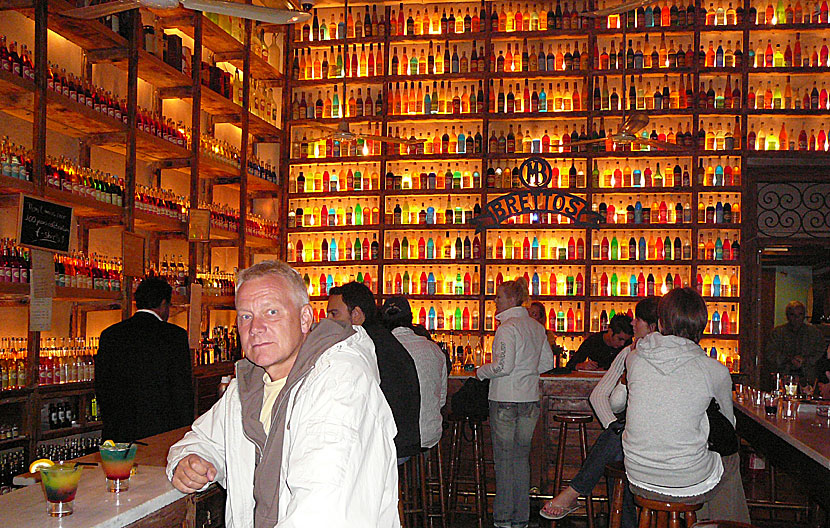Ouzo och drinkar på Brettos bar i Plaka i Aten. 